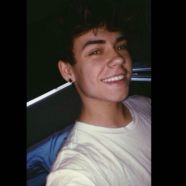 noisybcy's tweet image. shes the reason of this smile