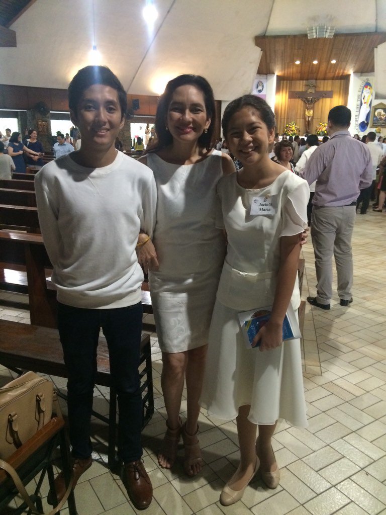 risahontiveros's tweet photo. Smiling w/ confirmand Sinta &amp; Kuya @kikobaraquel loves on Saturday in Santa Maria Della Strada 😊 https://t.co/2fNzeN62lH