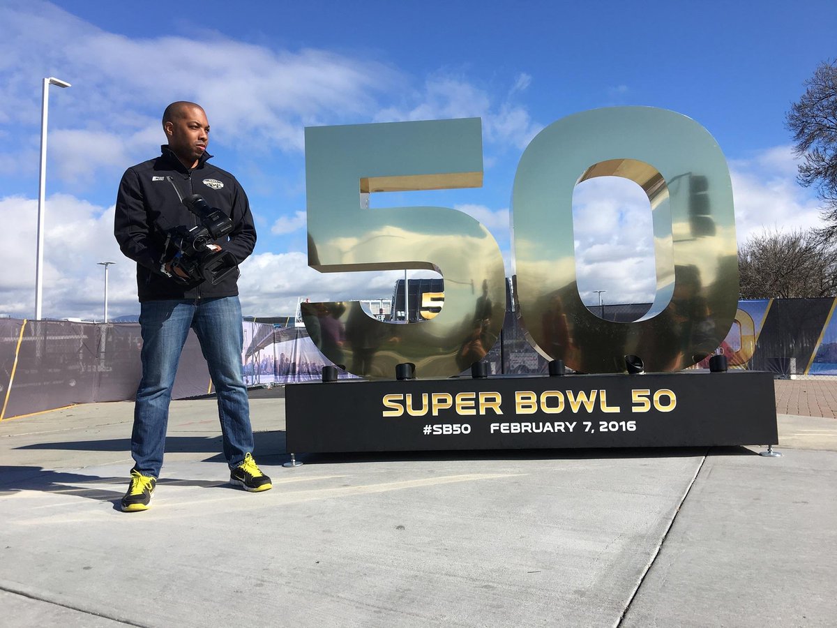 calebkinchlow's tweet photo. The quiet before the storm...#SB50 s/o @E6Apparel #everydaysolder for the active gear. #SuperBowlSunday #SuperBowl https://t.co/kqADTfPS2l