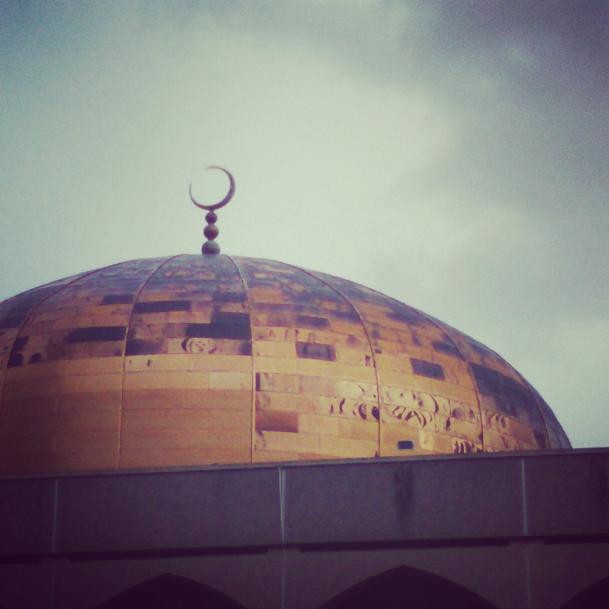 Decided to #VisitMyMosque and was overwhelmed by the warm &amp; loving welcome from the women of <a href="/iccukorg/">LondonCentral Mosque</a>