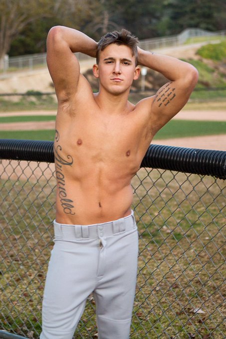 Tonight's new Solo-Star Martin has been swinging that bat for years now --> https://t.co/9MpWeIjMfa #Gay