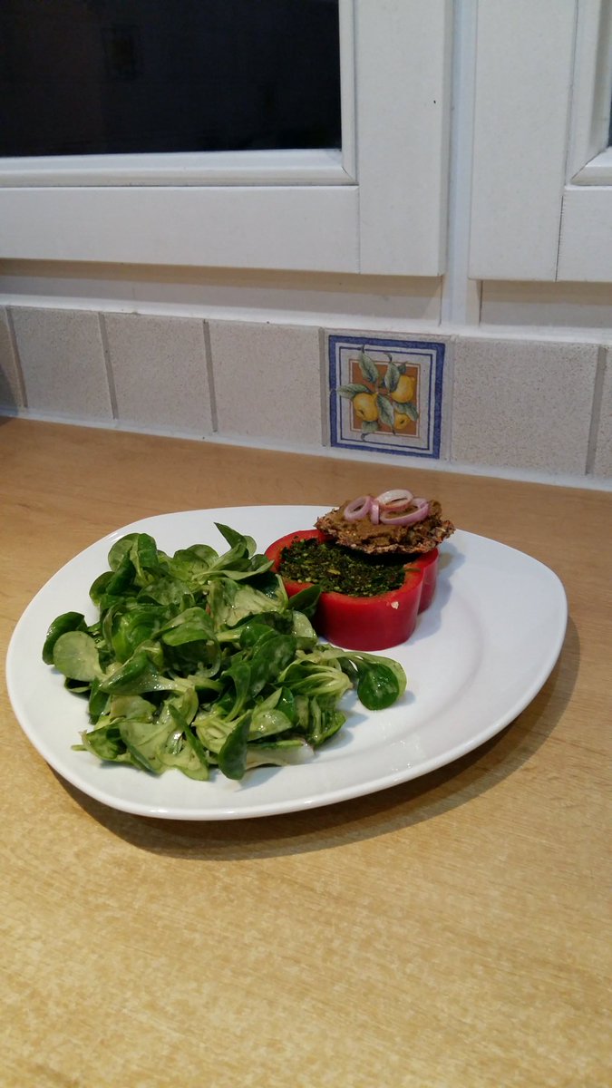 skater_tom83's tweet photo. Abendessen #ohnezucker #rawbaby #rohvegan #jetztgibtseinfilm https://t.co/HLmM5QjkCd