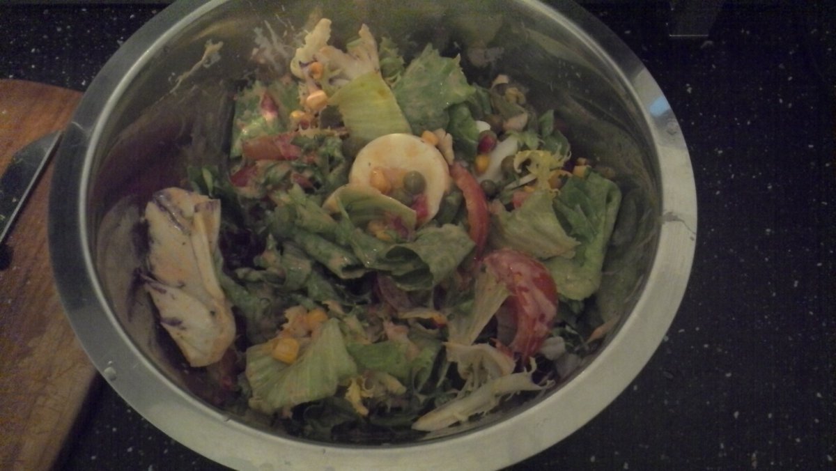 ToddyCrisis's tweet photo. #Salat #Superlecker Hmmm, da freut man sich doch schon drauf :3 https://t.co/zLXVy5l5Ra