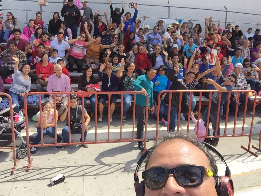 Edgar_8am's tweet photo. #selfiedecarnaval #disdrutandoelcarnaval con los amigos de @televertv @purapasiontv https://t.co/2ukn0ksrGX