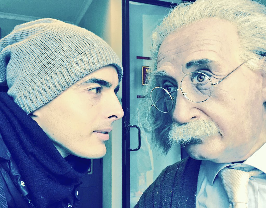 RaffaelereaRea's tweet photo. Incontro ravvicinato con Mr.Einstein. https://t.co/eWU67Gmxoo