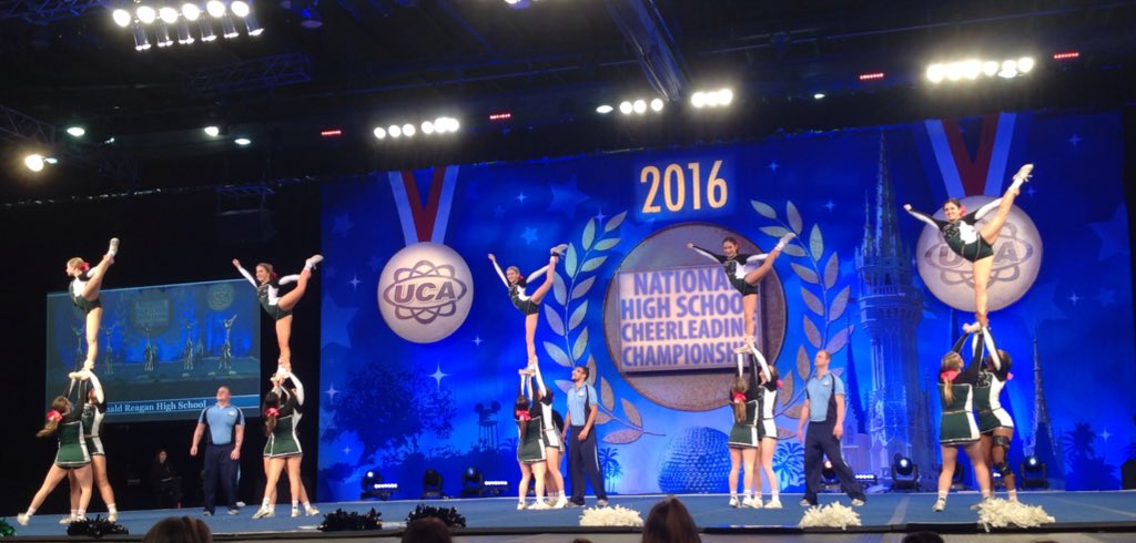UCAupdates's tweet photo. Check out the athleticism in these Medium Varsity Division I Semi-Final Routines! #UCAnationals https://t.co/mSmoChkqa7