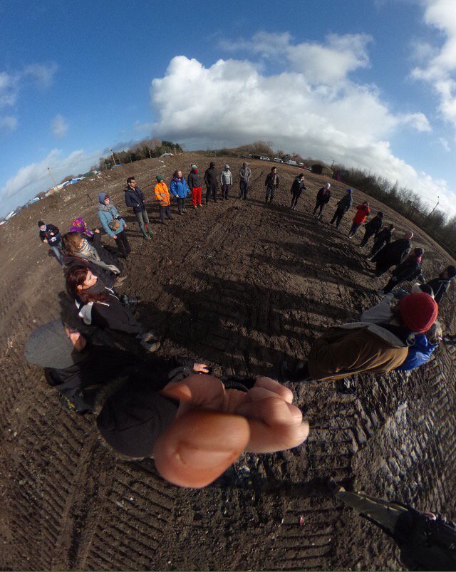 Volunteers &amp; #refugees having moment of silence where bulldozed church &amp; mosque were #Calais theta360.com/s/f0FSKDGIupJ1…