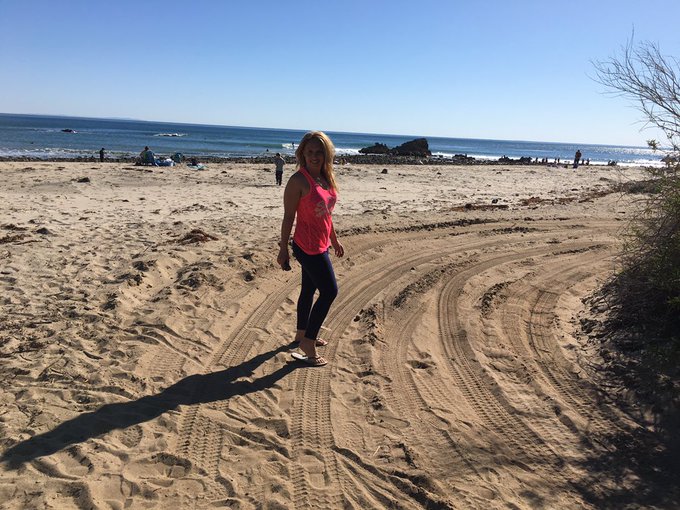 #malibu #beach before im all #GoPanthers 🍻 https://t.co/mClbN4WQ96<a href="/tag/malibu"class="tags">#malibu</a><a href="/tag/beach"class="tags">#beach</a><a href="/tag/gopanthers"class="tags">#GoPanthers</a>