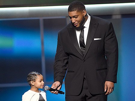 people's tweet photo. Devon Still's daughter presents NFL Comeback Award after beating her own cancer diagnosis https://t.co/IDdfa9AX0K https://t.co/HHay5XSapj