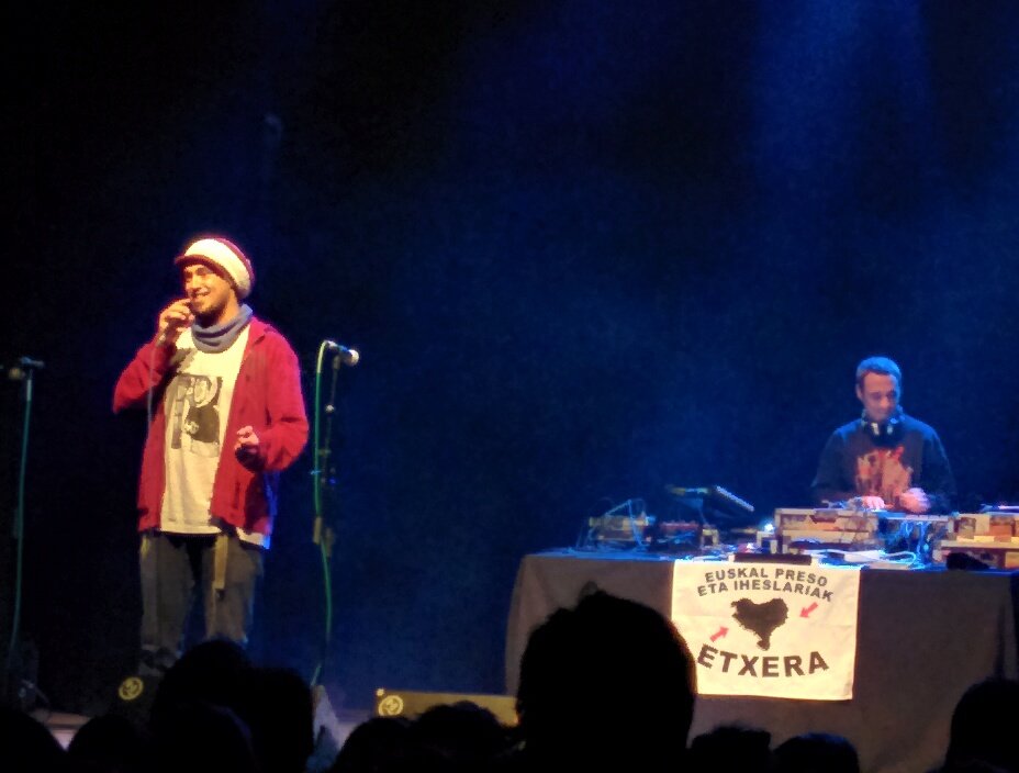 sorkunrubio's tweet photo. Giroa berotuz doa... Reggae! Moro + @StepiSelektah @kafeantzokia @AngelaDavisEHn #FreeOtegi #FreeThemAll https://t.co/guGYw8BON1