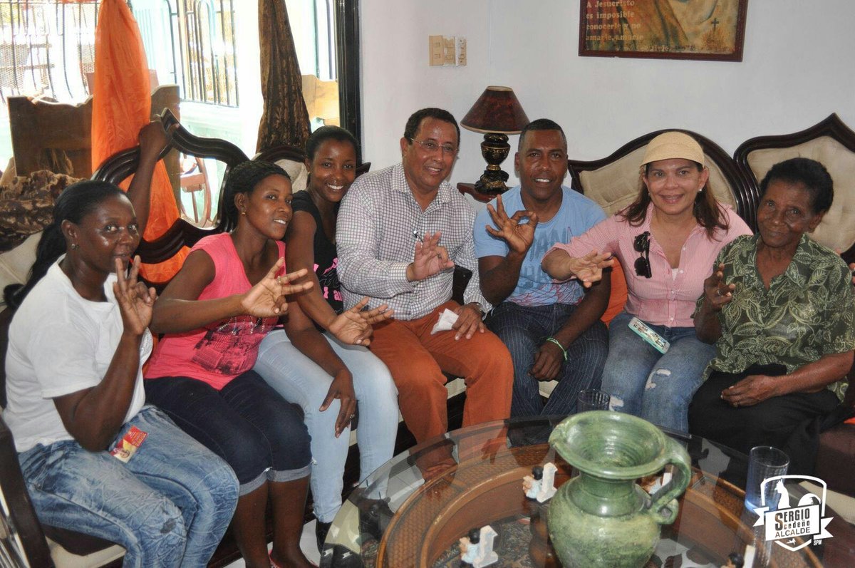 sergiocedenospm's tweet photo. En casa de las mellizas, Santa y Santíca en el Barrio Restauración ¡#ElCambioVa! #spm #Sanpedrodemacoris #prsc https://t.co/fyEKpIa0y6