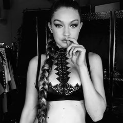 vhxsehun's tweet image. @GiGiHadid I know I'm asking for the impossible but i believe in miracles i wanna be followed by you so please! ❤️🙊