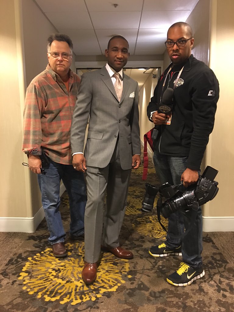 CBNSports's tweet photo. It's #Gametime! 🌉🎉🏉🙌🏾🤓
#CBNsports #DreamTeam #SuperBowl #SB50 #SuperBowlSunday https://t.co/I2rYHZ9G87