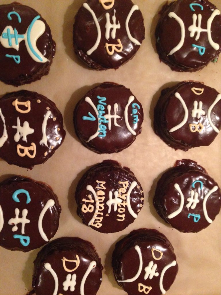 jenskoeffer's tweet photo. Brownies für den Super Bowl 50 #ranNFL #SuperBowl #icke41 https://t.co/IqSgZE0hgA