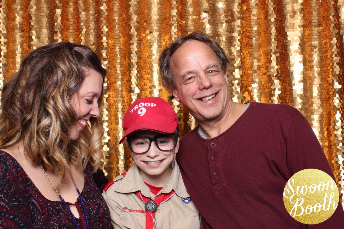 ShopCrompton's tweet photo. Family pic at Wedding Week!  #swoonbooth #shopwoo https://t.co/K4kGkUcN0D