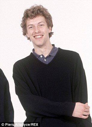 Emmabarnett's tweet photo. Aw hasn't #ChrisMartin done well? #SB50 https://t.co/5WbEkFVM30