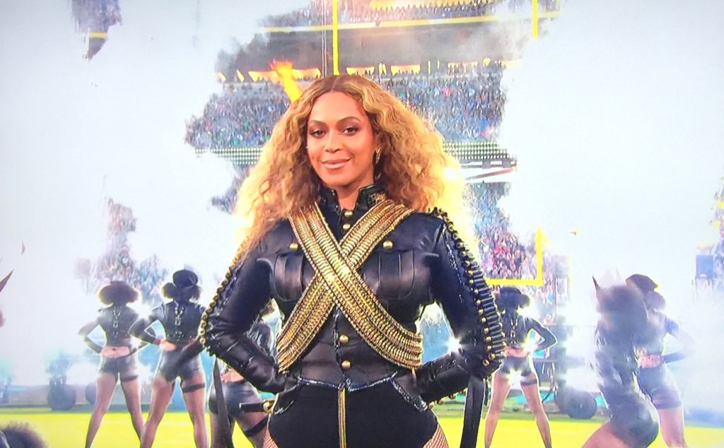 younghollywood's tweet photo. Your face when you know you're queen 👑👑👑 #PepsiHalftime #SB50 @Beyonce https://t.co/W9G7vDqtnP