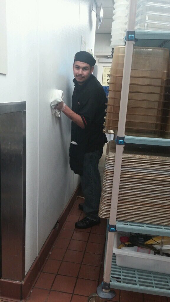 MorganH6692's tweet photo. Ray getting down with operation sparkle! #chilislove #opsparkle @chckruss @tntmama2 https://t.co/NZoO3YSHRM