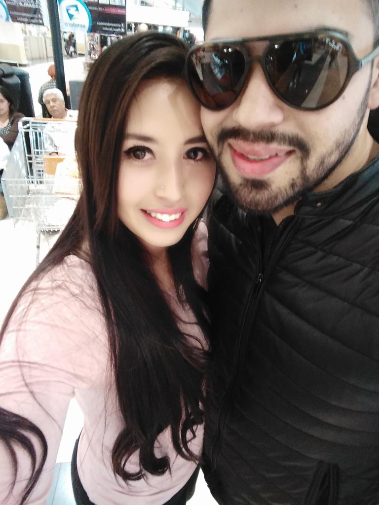Khar_pretty's tweet photo. @edwinValfier un gusto conocerte #adictiva😊😀 https://t.co/xJTIQ4W7ZQ