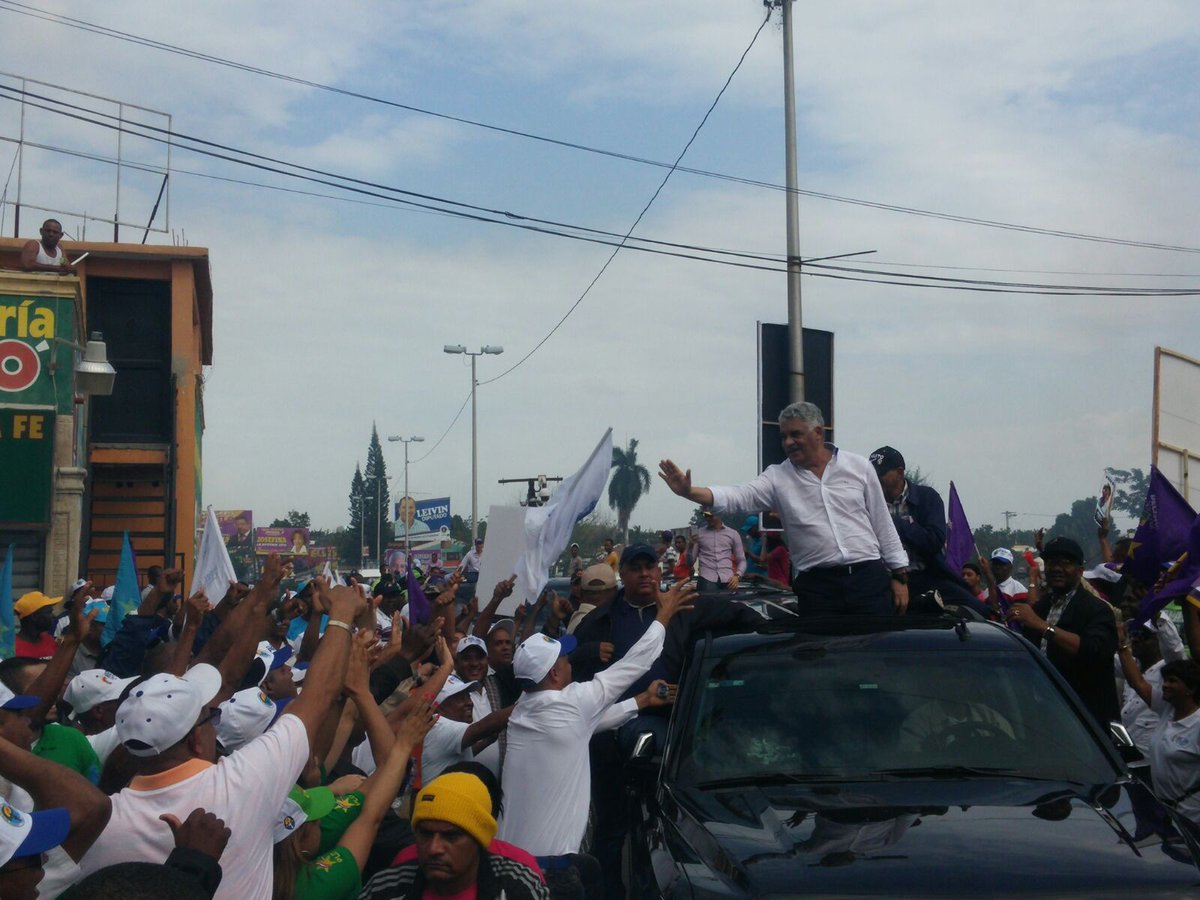 MiguelVargasM's tweet photo. Caravana de hoy junto a @DaniloMedina recorriendo las provincias de San Cristóbal,Baní y Azua.
#GobiernoCompartido https://t.co/Rfllm6pMB2