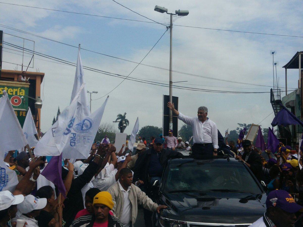MiguelVargasM's tweet photo. Caravana de hoy junto a @DaniloMedina recorriendo las provincias de San Cristóbal,Baní y Azua.
#GobiernoCompartido https://t.co/Rfllm6pMB2