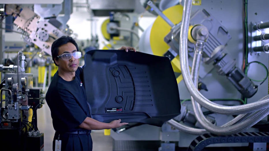 AutoweekUSA's tweet image. #WeatherTech showcases its factory in its #SB50 #commercial -- take a look: bit.ly/1Pg4LyA