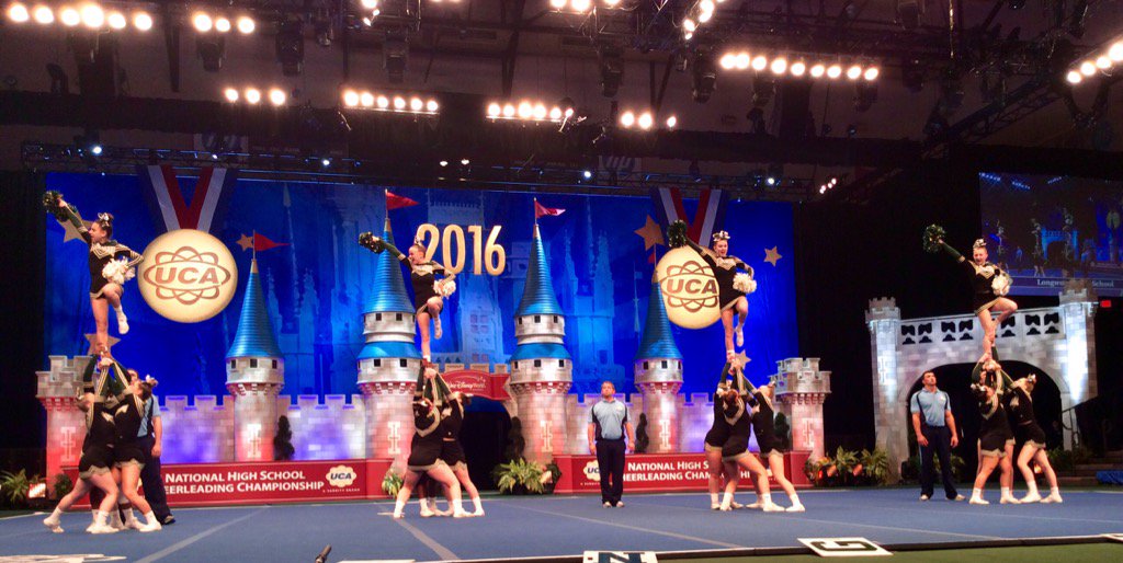 Exciting cheer from Longwood High in Medium Varsity Div. I with solid stunts and great sign work! #UCAnationals