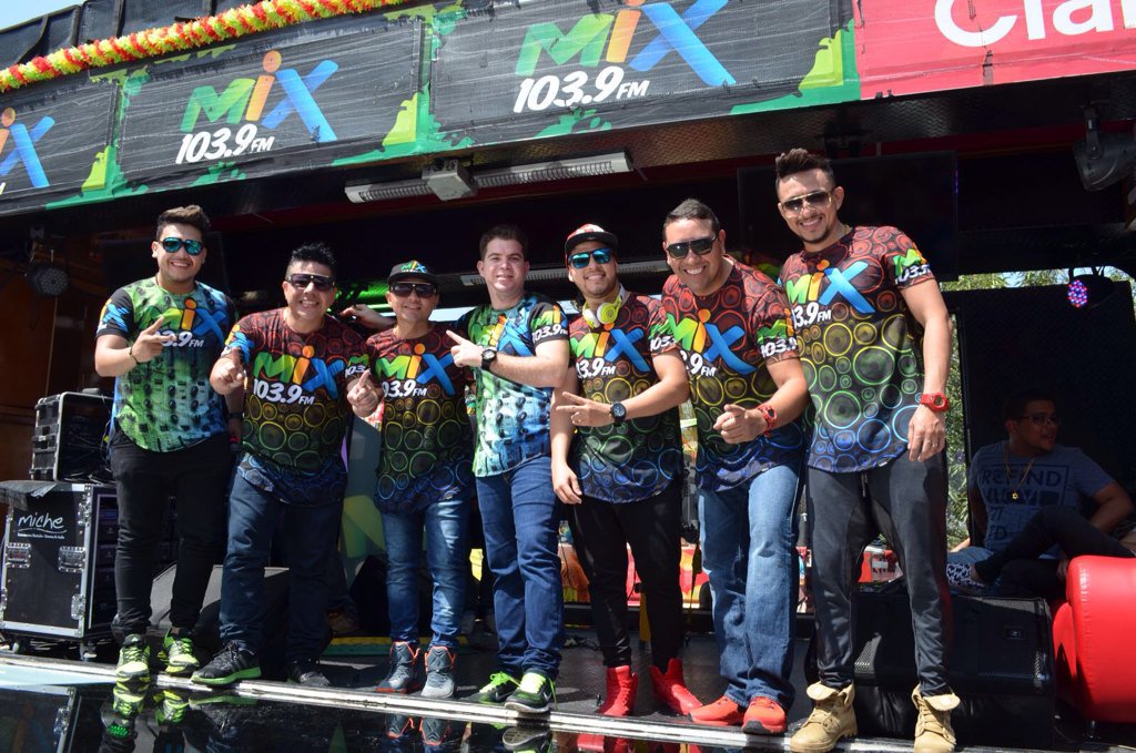 la777radio's tweet photo. #BatallaDeFlores44 con @Mix1039 #SuperCarMix 2016 Febrero 6 2016 https://t.co/Qn7oCI7WCh