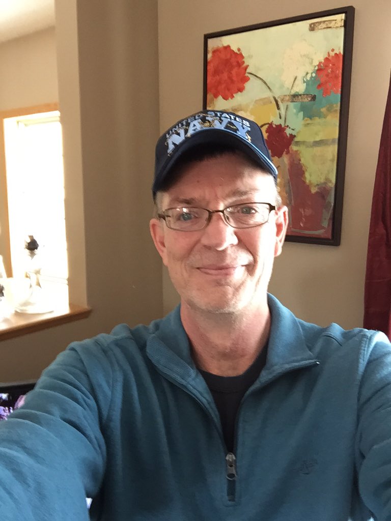 dienascars66's tweet photo. Happy Super Bowl Sunday. #follow #follow4follow #SelfieSunday #selfie #Minnesota #minneapolis #snapchat #gonavy https://t.co/vgAB2wxz1M