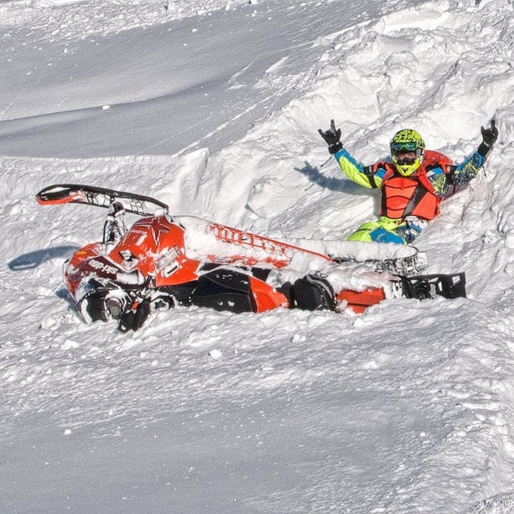 SnowmobileFotos's tweet photo. #Snowmobile Foto: By Instagram r_prohorov https://t.co/iTSm7fXPun #motorfistrussia #redsleds #redsledsmag #polaris… https://t.co/i8qxWie8Qn