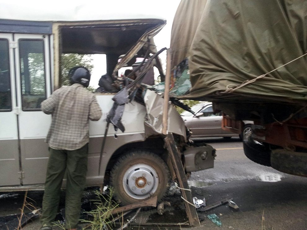phnompenhpost's tweet photo. Two garment workers killed, 17 injured in Prey Veng truck crash https://t.co/j7PPzdtdEU #Cambodia https://t.co/v54GCNyTEd