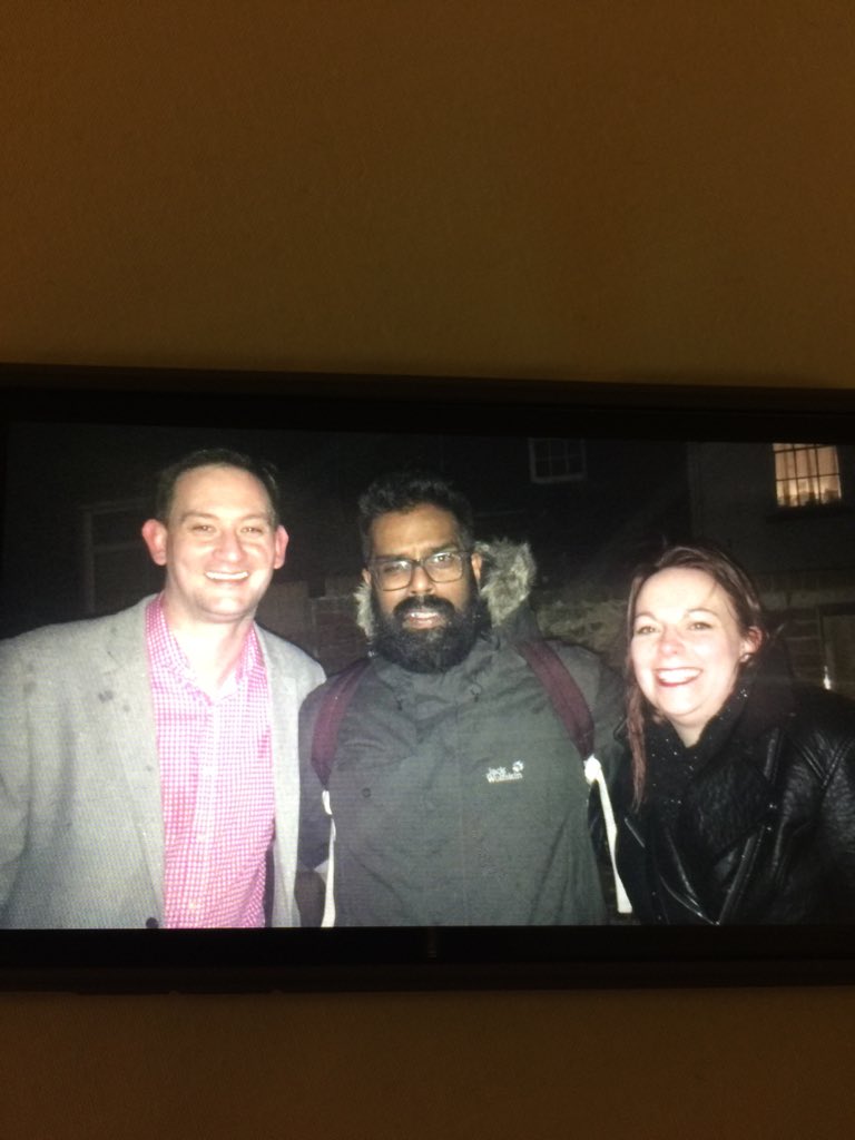 charlene_ls's tweet photo. @RomeshRanga what a lovely man! Funny, funny guy and a must see! Happy to give us a picture 😉 https://t.co/GwIpQBcK18