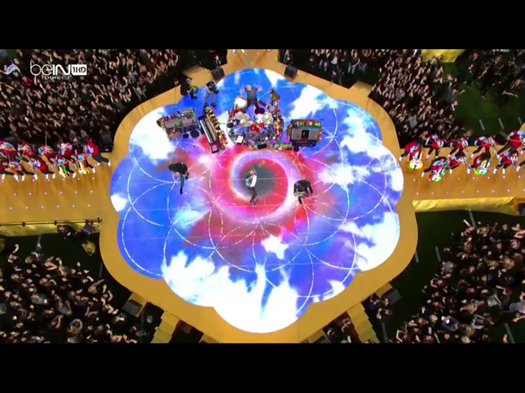 zebule's tweet photo. GÉANT #HalftimeShow #SB50 https://t.co/zz6mqxFJ3c