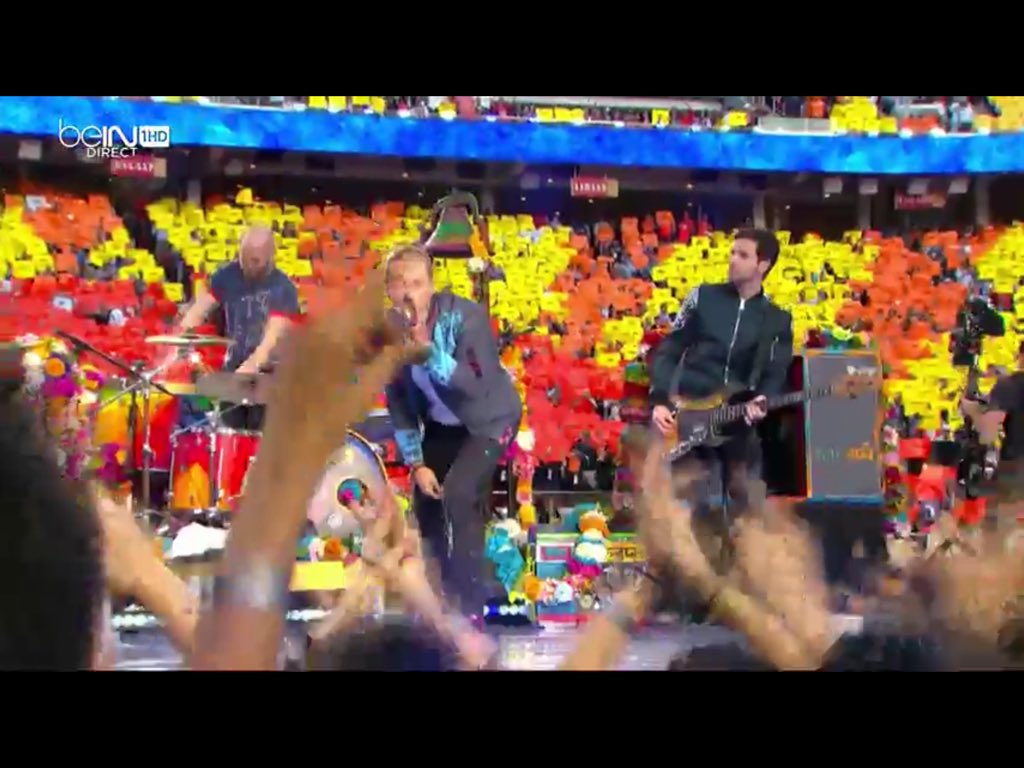 zebule's tweet photo. GÉANT #HalftimeShow #SB50 https://t.co/zz6mqxFJ3c