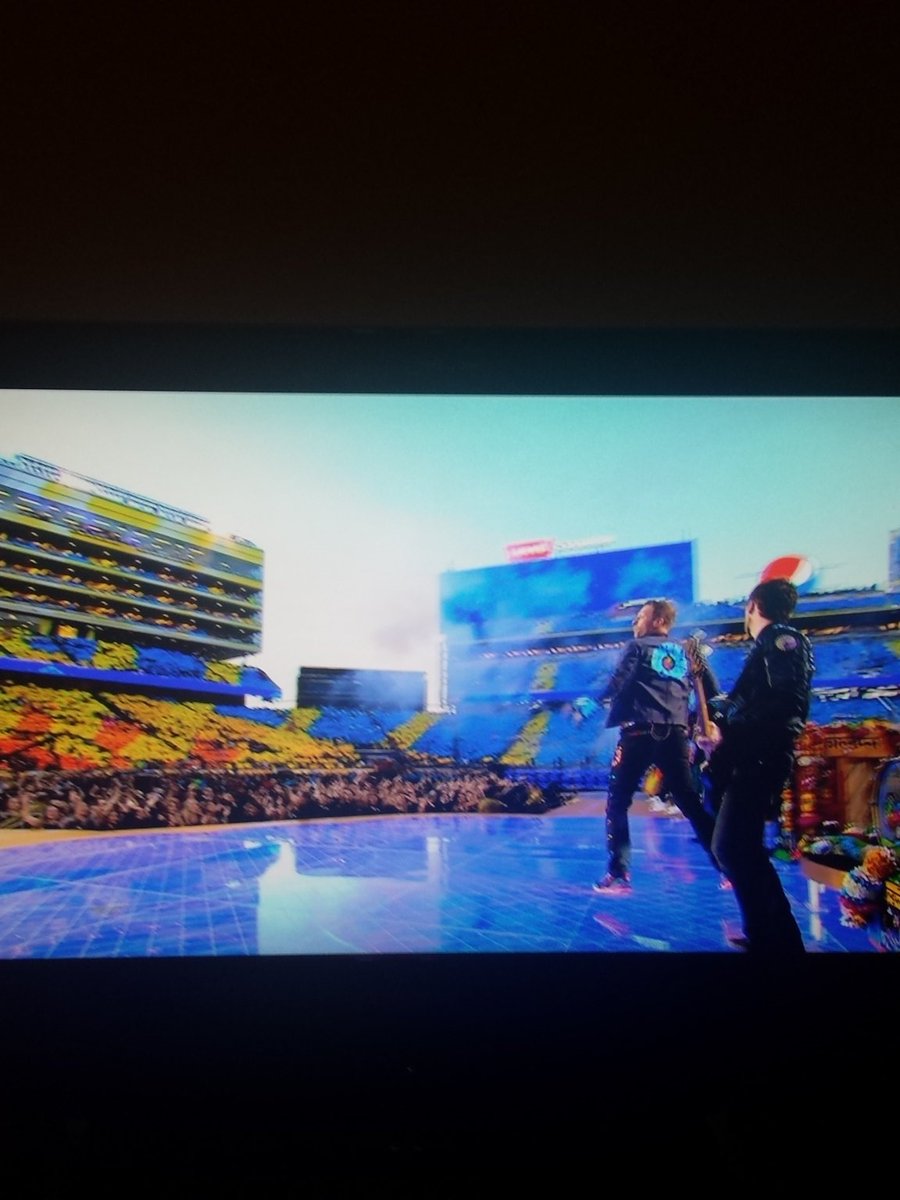 MisterGhost007's tweet photo. Halftime show start now for any fakers that only watch the super bowl for the commercials andHalfTime show:)#ItsTrue https://t.co/jyErXcSIvz