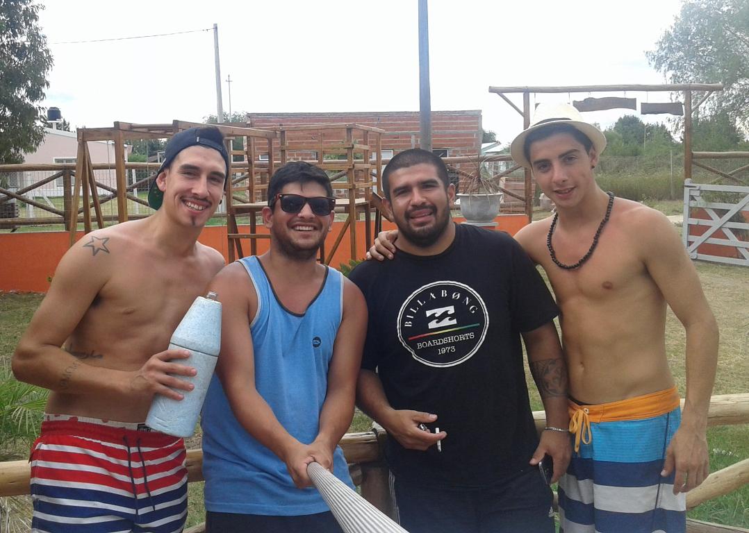 lucasmonteserin's tweet photo. Que juntaaa eh! #Guale2016 #Hamay https://t.co/PxvEqaCtnI