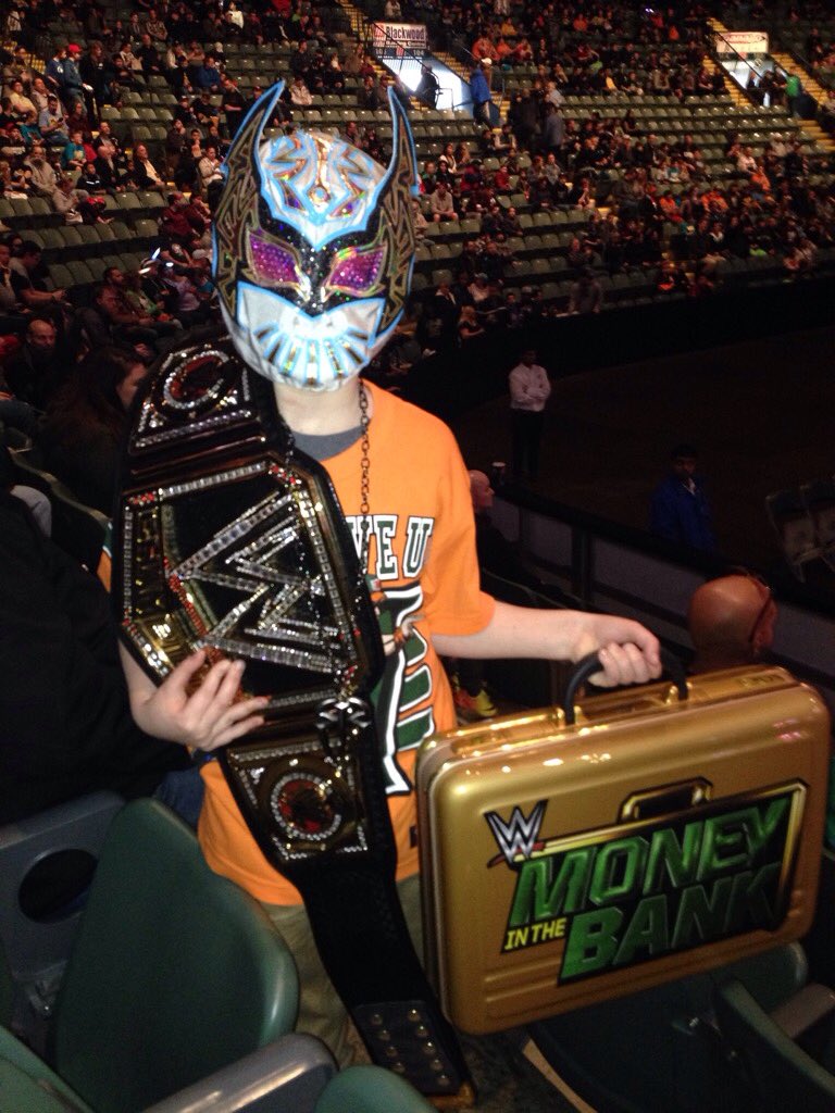 gangsta_grrl's tweet photo. #wweabbotsford #wwelivenetwork https://t.co/hu6877K5YI