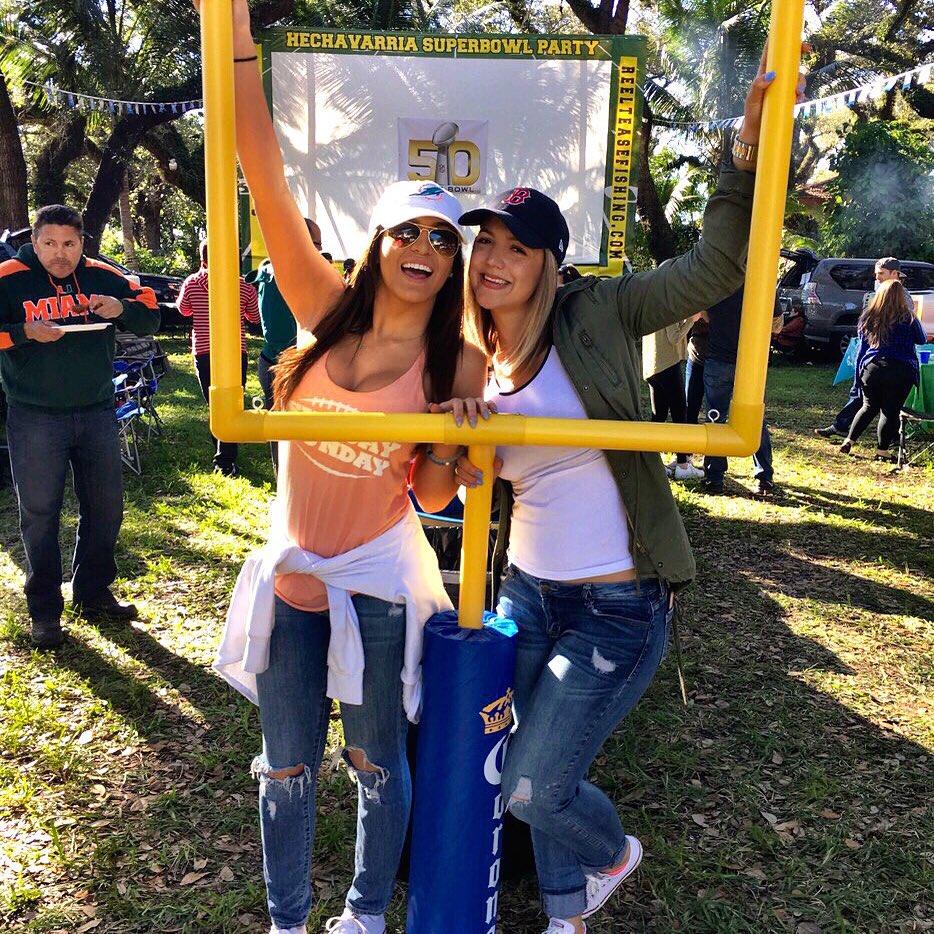 MDC_Chantal's tweet photo. Super Bowl Sunday! #sb50 https://t.co/7ovZ8B46kn