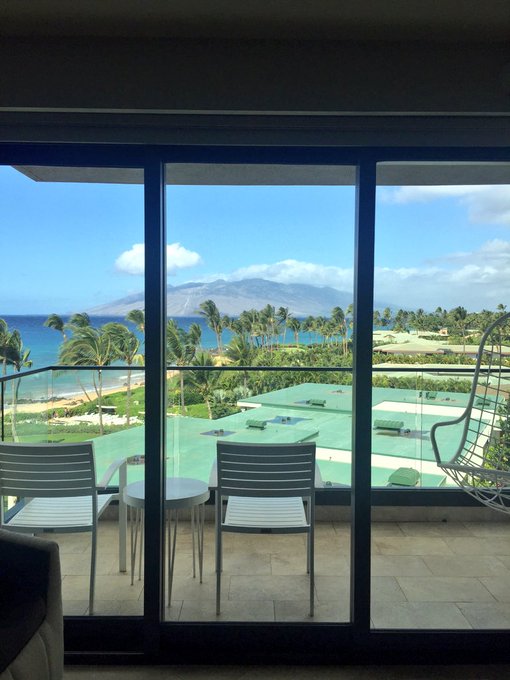 View from the room 😍😍😍 https://t.co/y29z8vizIk