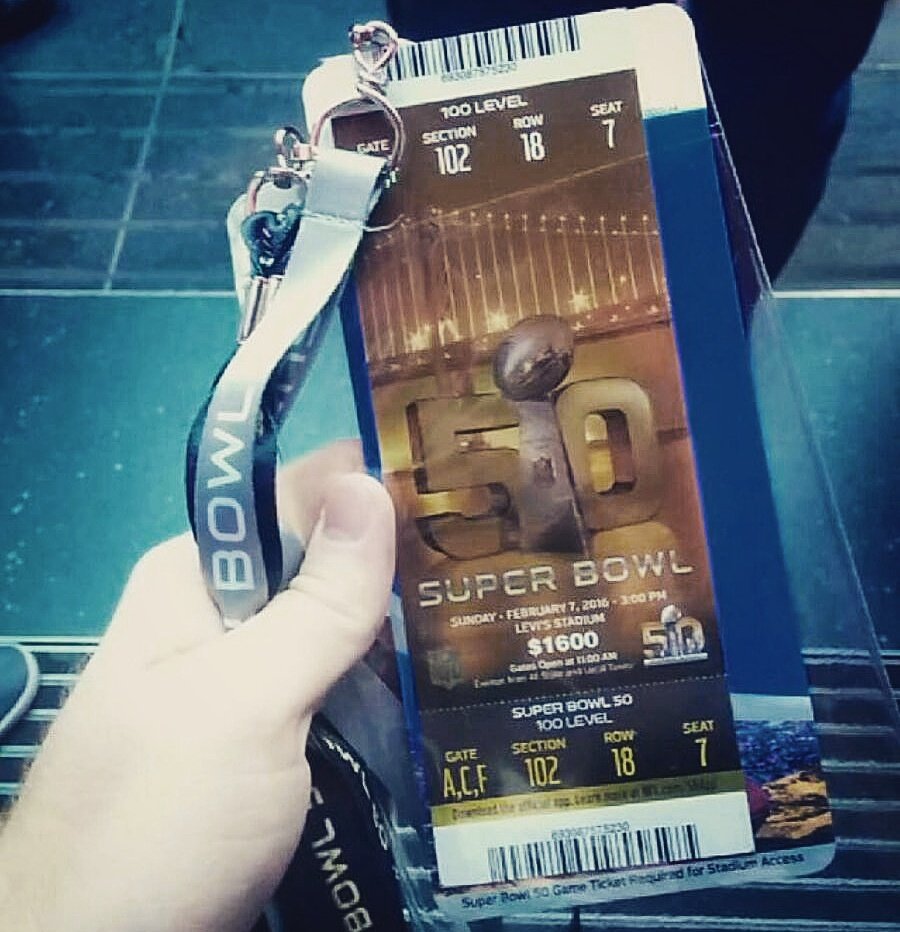 BagreStudios's tweet photo. Desde #SanFrancisco #USA, en el Levi's Stadium, cobertura del 50 #SuperBowl. 
¡Gracias a la gente de #MINIBud! https://t.co/hS2SLmZbKt