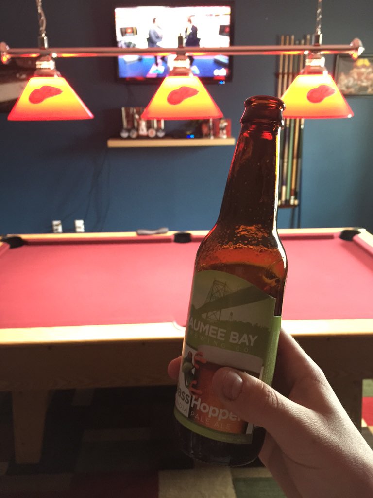 SteveXStaffan's tweet photo. Day drinking and about to play some pool! https://t.co/5BZMjeivh3