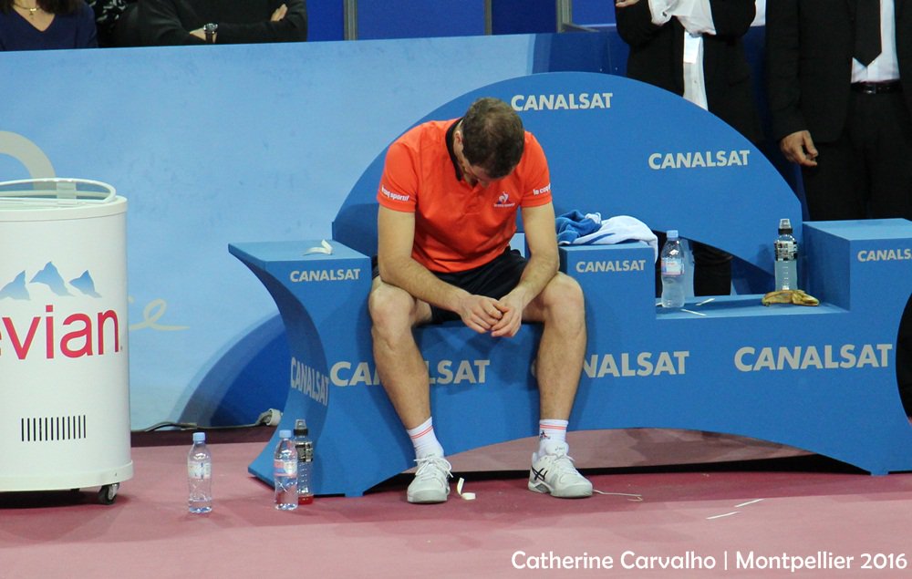 cathcarvalho92's tweet photo. @richardgasquet1 waiting for the ceremony #OSDF16 https://t.co/xn75NiQ3gz