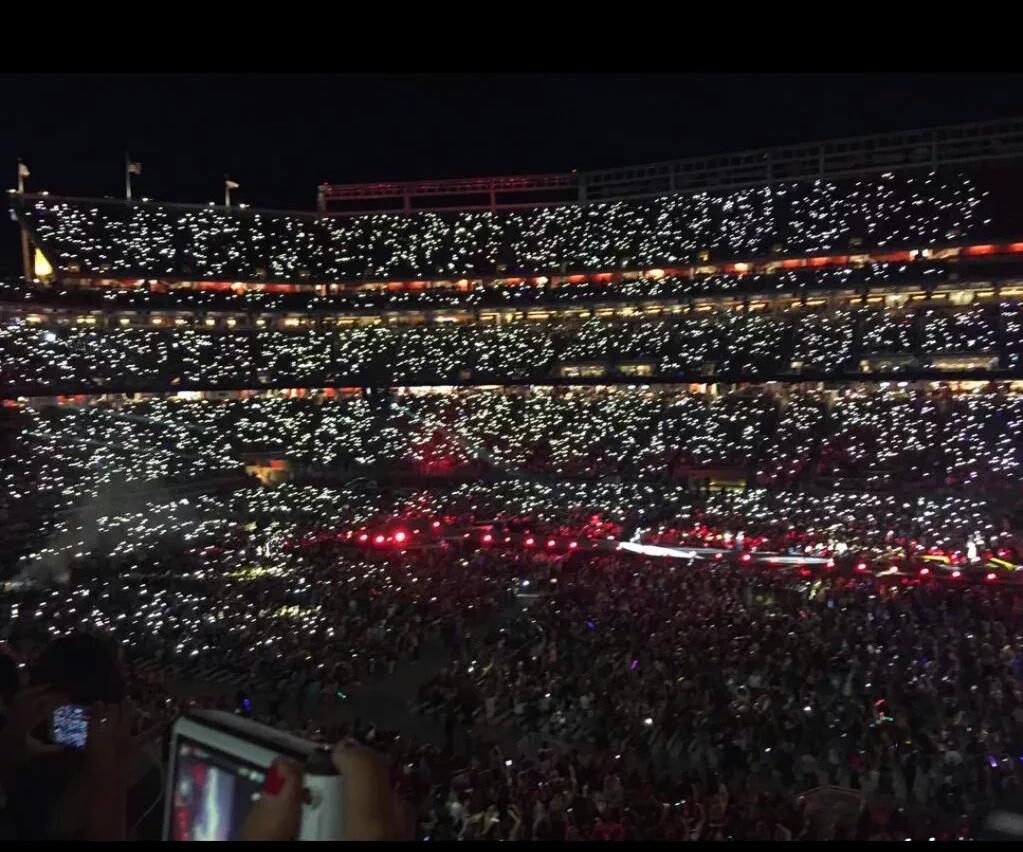 EverSincehrrry's tweet photo. NO OFFENCE BUT ONE DIRECTION PLAYED THE LEVI'S STADIUM SOLD OUT IS THE SAME STADIUM AS THE SUPERBOWL TONIGHT https://t.co/eyerljsDrd