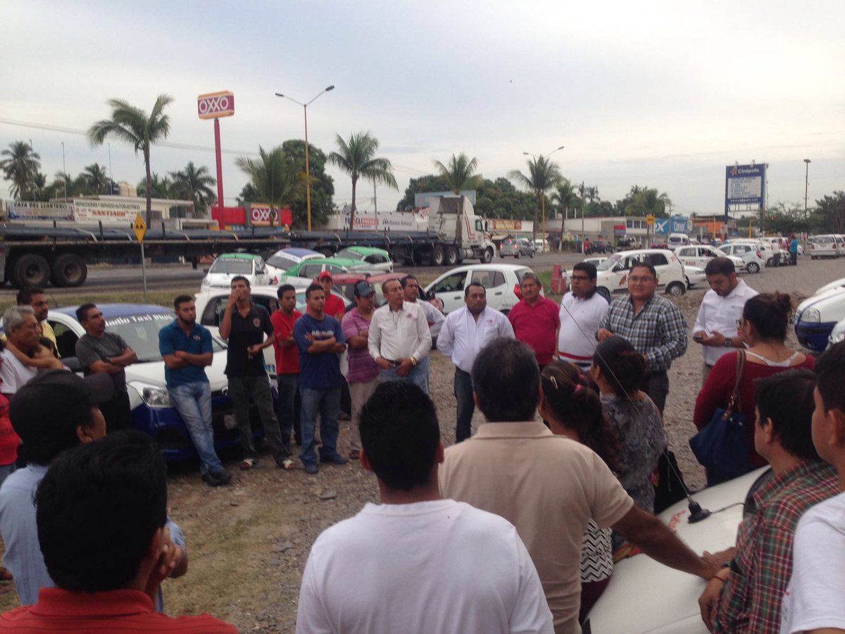 jeabcume's tweet photo. Reunión con Transportistas de Lázaro Cárdenas. https://t.co/6ketyJWwVw