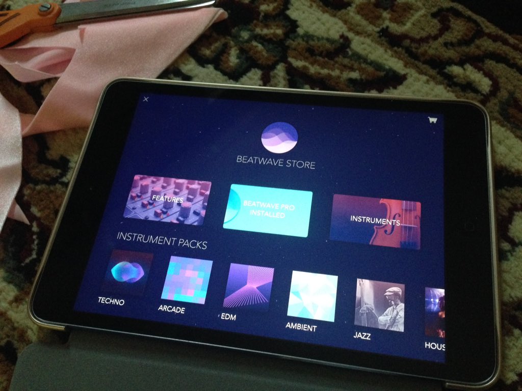 shocktress's tweet photo. #beatwaveapp @collect3 on the ipad i got(today)from funds from friends. Almost drooled on it #needscreenprotector 😍 https://t.co/vl4wXq7Uk0