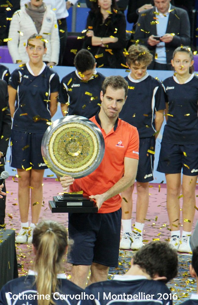 cathcarvalho92's tweet photo. Et voilá @richardgasquet1 with his 3rd @OpenSuddeFrance title. So brave and strong Richie! #OSDF16 https://t.co/y3Gk8WiuVK