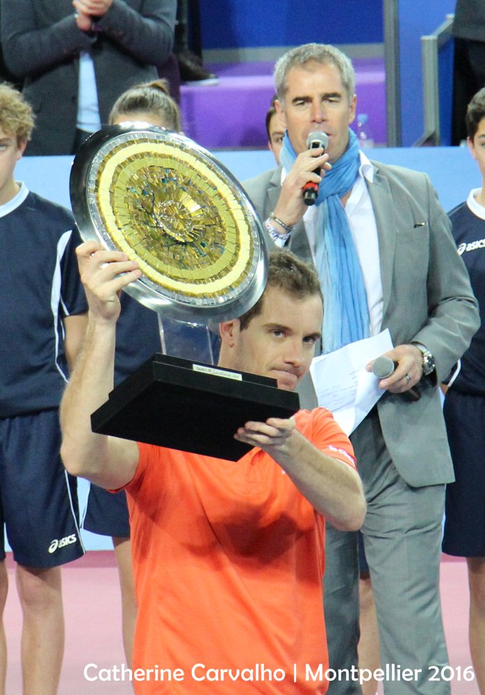 cathcarvalho92's tweet photo. Et voilá @richardgasquet1 with his 3rd @OpenSuddeFrance title. So brave and strong Richie! #OSDF16 https://t.co/y3Gk8WiuVK