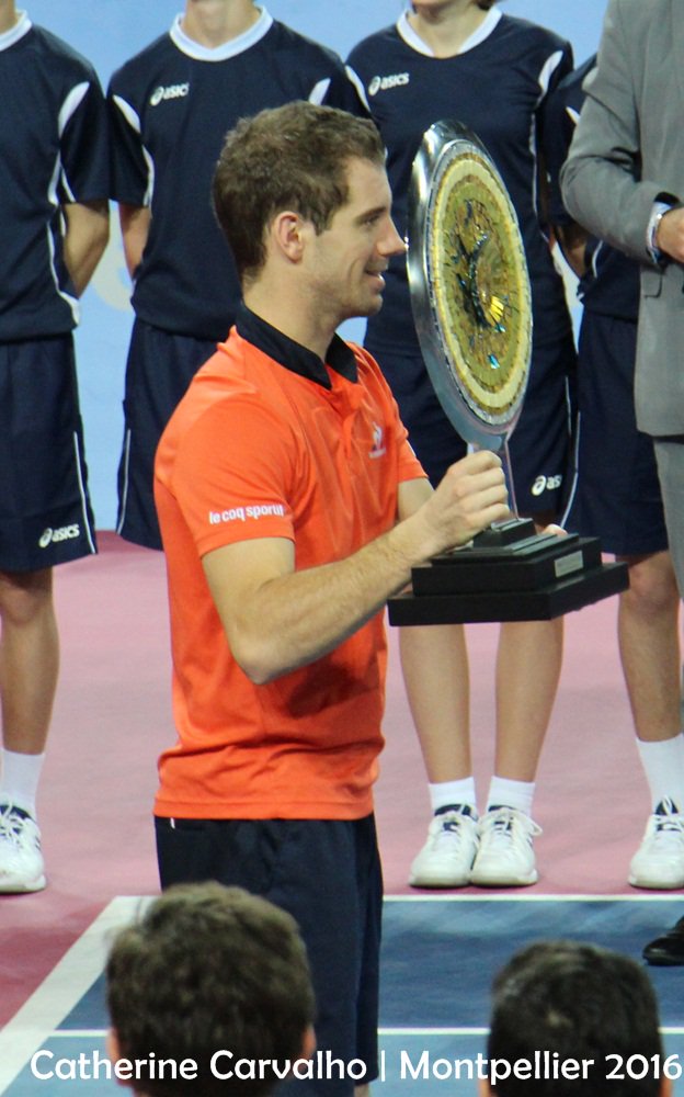 cathcarvalho92's tweet photo. Et voilá @richardgasquet1 with his 3rd @OpenSuddeFrance title. So brave and strong Richie! #OSDF16 https://t.co/y3Gk8WiuVK
