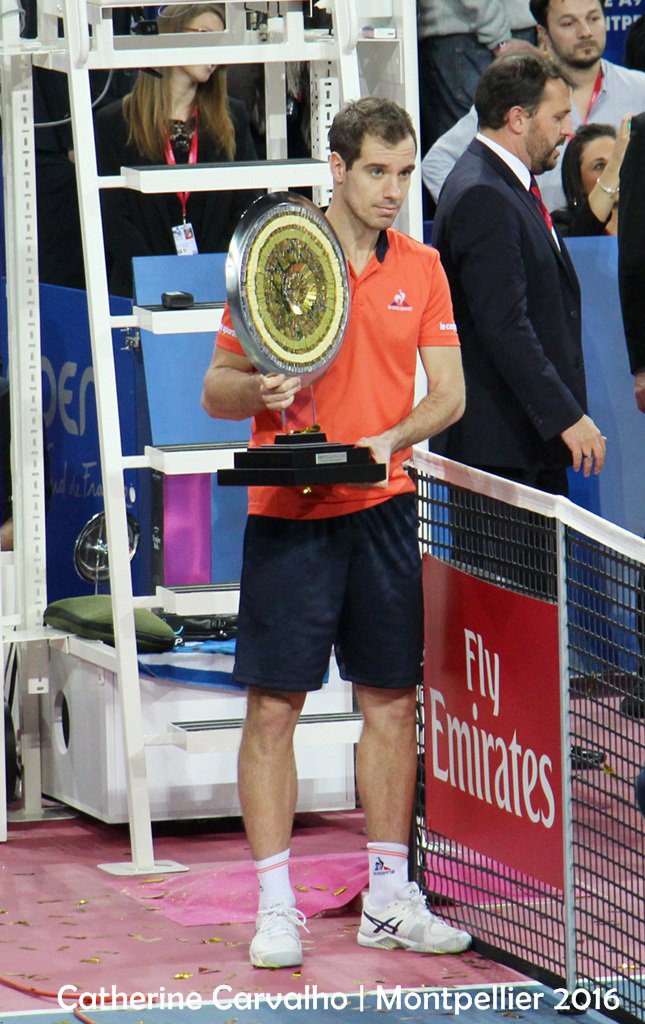 cathcarvalho92's tweet photo. Et voilá @richardgasquet1 with his 3rd @OpenSuddeFrance title. So brave and strong Richie! #OSDF16 https://t.co/y3Gk8WiuVK