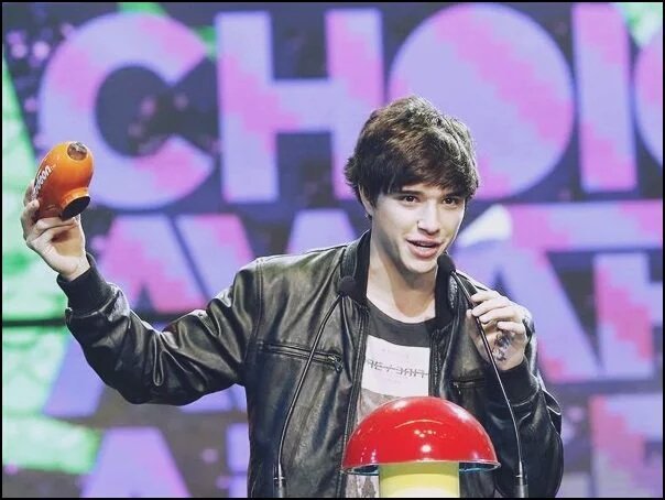 ComunidadSOK's tweet photo. ¿Podrá este tweet alcanzar los doscientos retweets? VAMOS TODOS JUNTOS, RETWEET MASIVOOO #VotaJulianSerrano #KCA https://t.co/15w7feaBm1